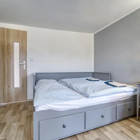 Daire Apartman Plasy Plasy